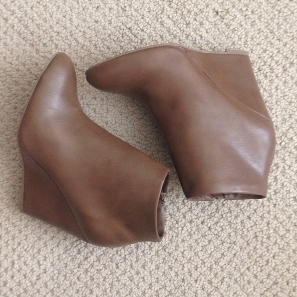 📦Sold📦Taupe Wedged Booties - Picture 2 of 4