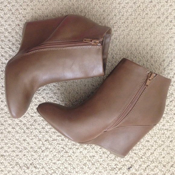 📦Sold📦Taupe Wedged Booties - Picture 3 of 4