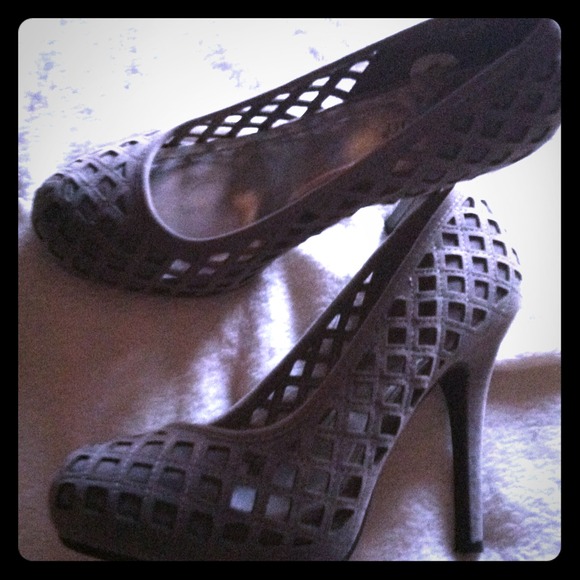 Cute gray heels for any occasion!!!