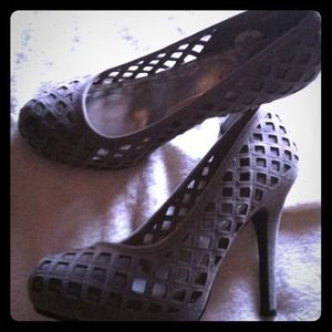 Cute gray heels for any occasion!!!