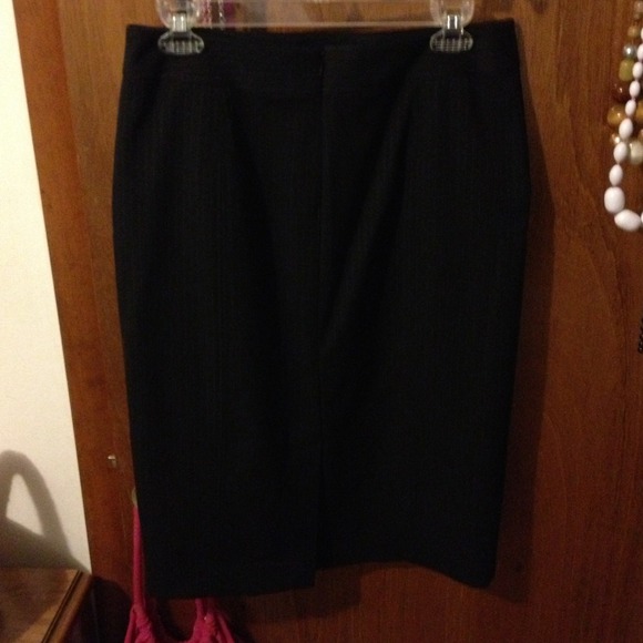 Black pin stripe pencil skirt - Picture 2 of 4