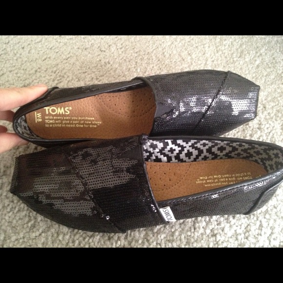 SOLD!!!! Toms new black sequin sze 8