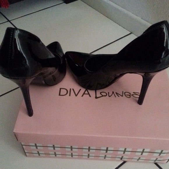 Black Pointed Pumps