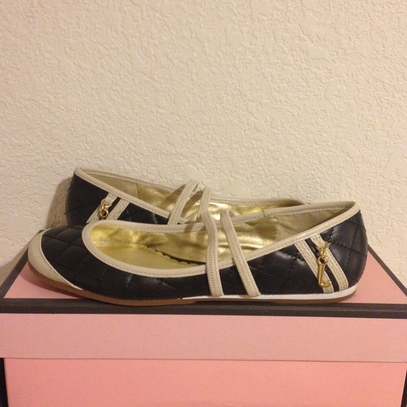 100% AUTHENTIC Juicy Couture Flats Size 6.5
