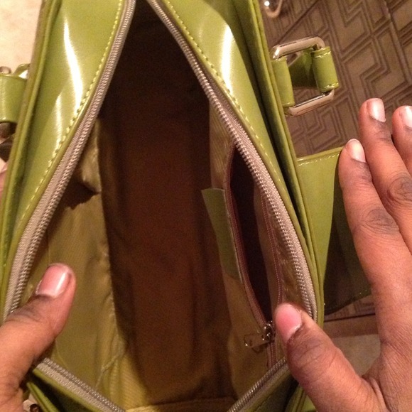 "SOLD" Olive green purse - Picture 3 of 4