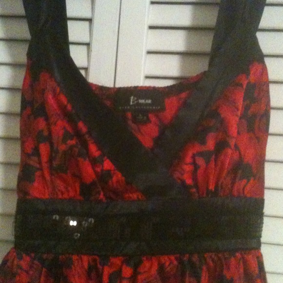 Silky red and black top sold in bundle - Picture 2 of 2