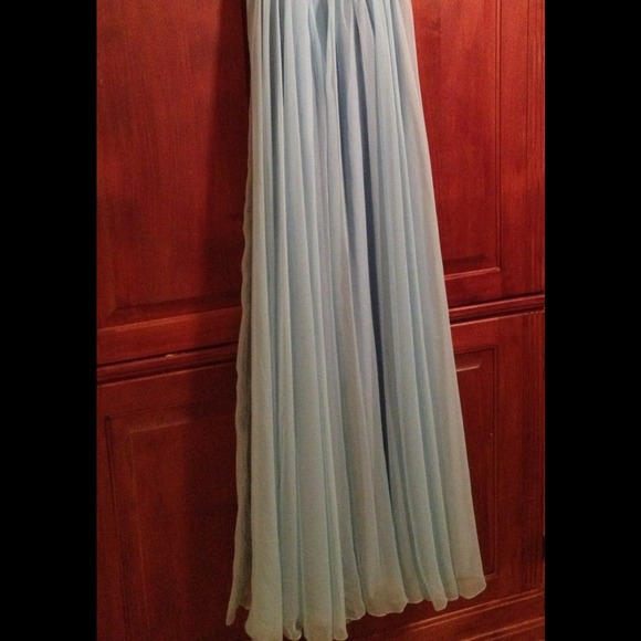 Blue gown. - Picture 2 of 4