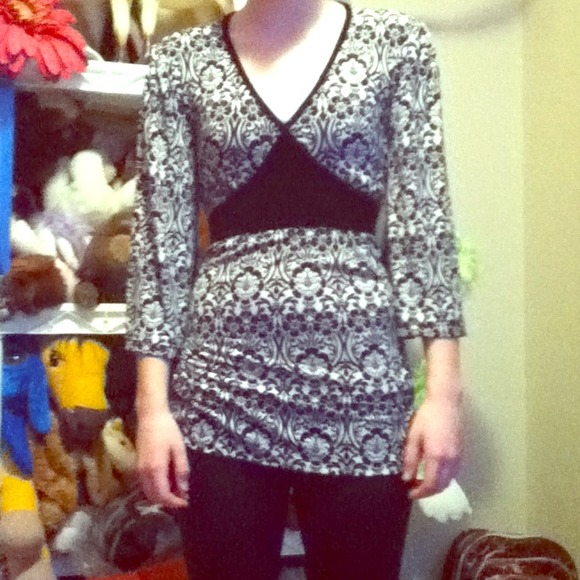 Blake and White Patterned Top - Picture 1 of 3