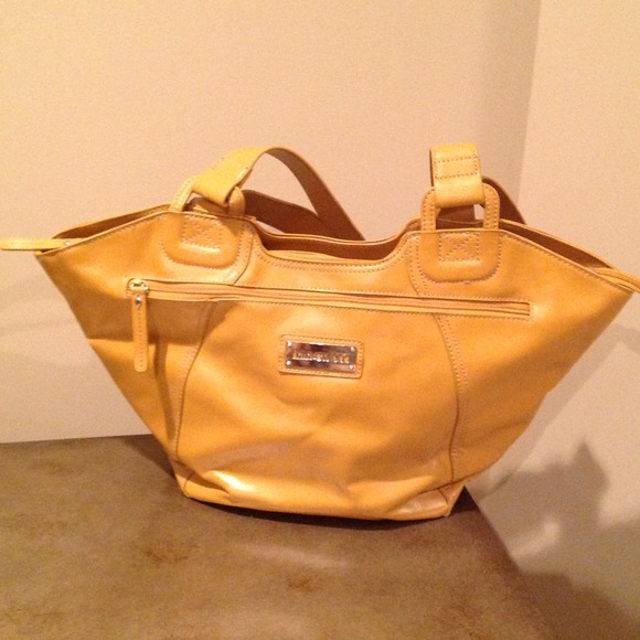 "SOLD" Tan purse - Picture 2 of 3