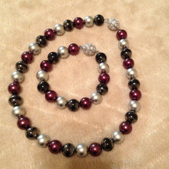 Necklace and bracelet set