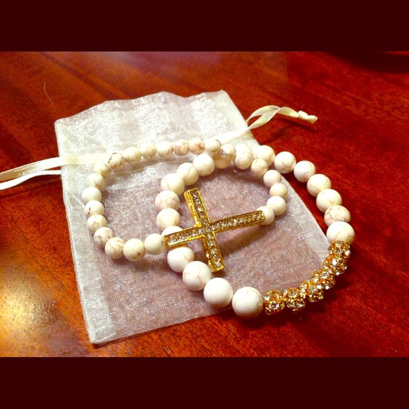 Bead bracelet set with cross
