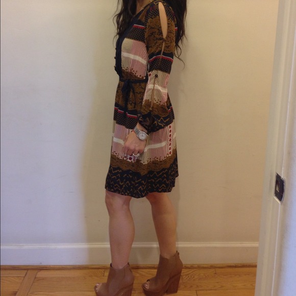 Stunning print dress with cut out on sleeves New - Picture 3 of 4