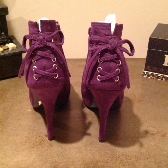 NWOT Purple booties - Picture 2 of 2