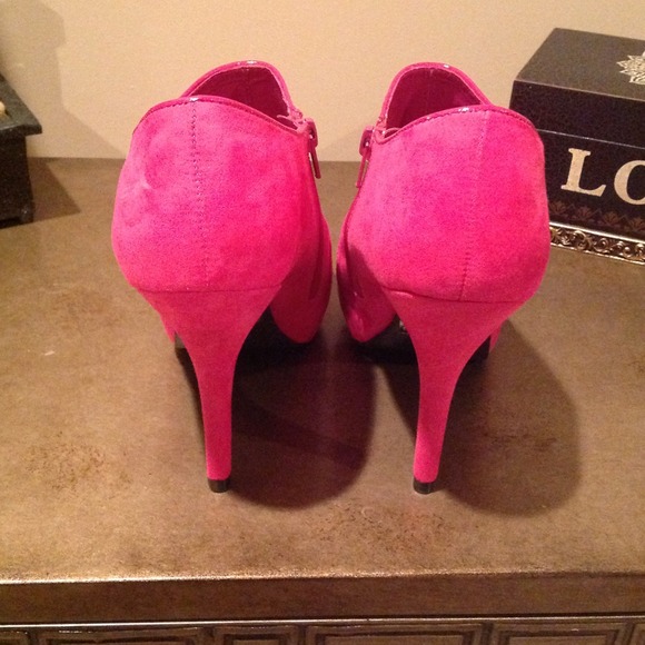 "SOLD" NWOT booties - Picture 2 of 2