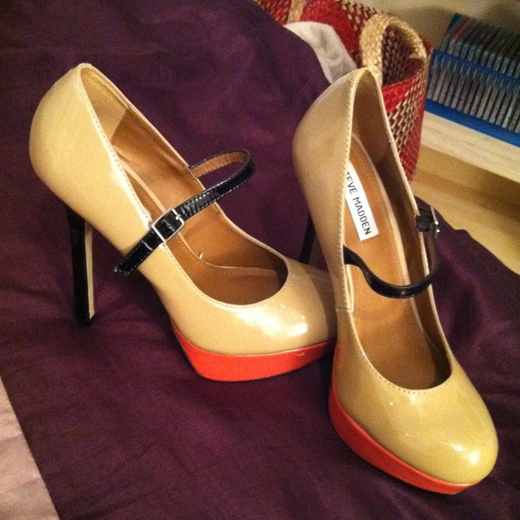 Patent Leather Steve Madden Tri-colored pumps!