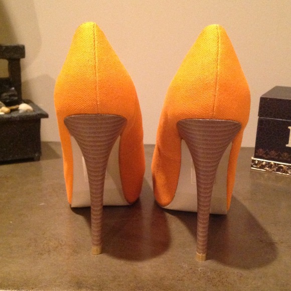 "SOLD" Brand new open toe heels - Picture 2 of 2