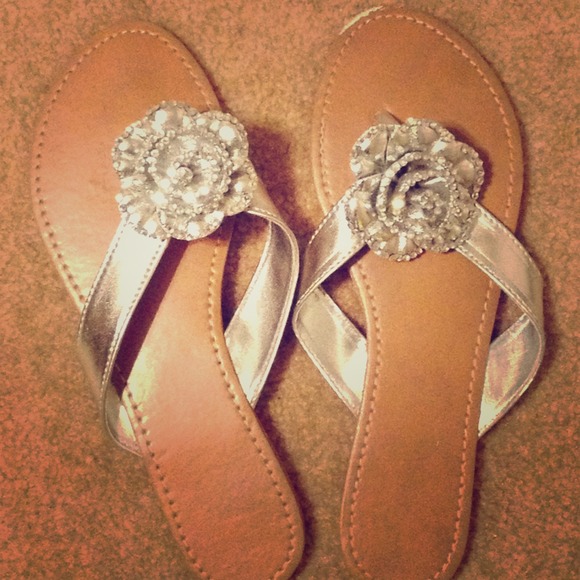 Adorable flats