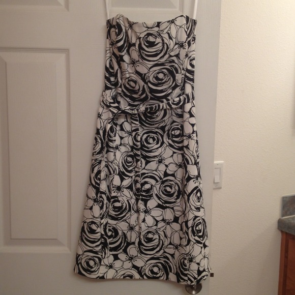 White and black dress - Picture 1 of 3