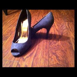 Beautiful peep toe heels.