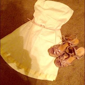 💢SOLD💢REDUCED!! Cute simple yellow sun dress