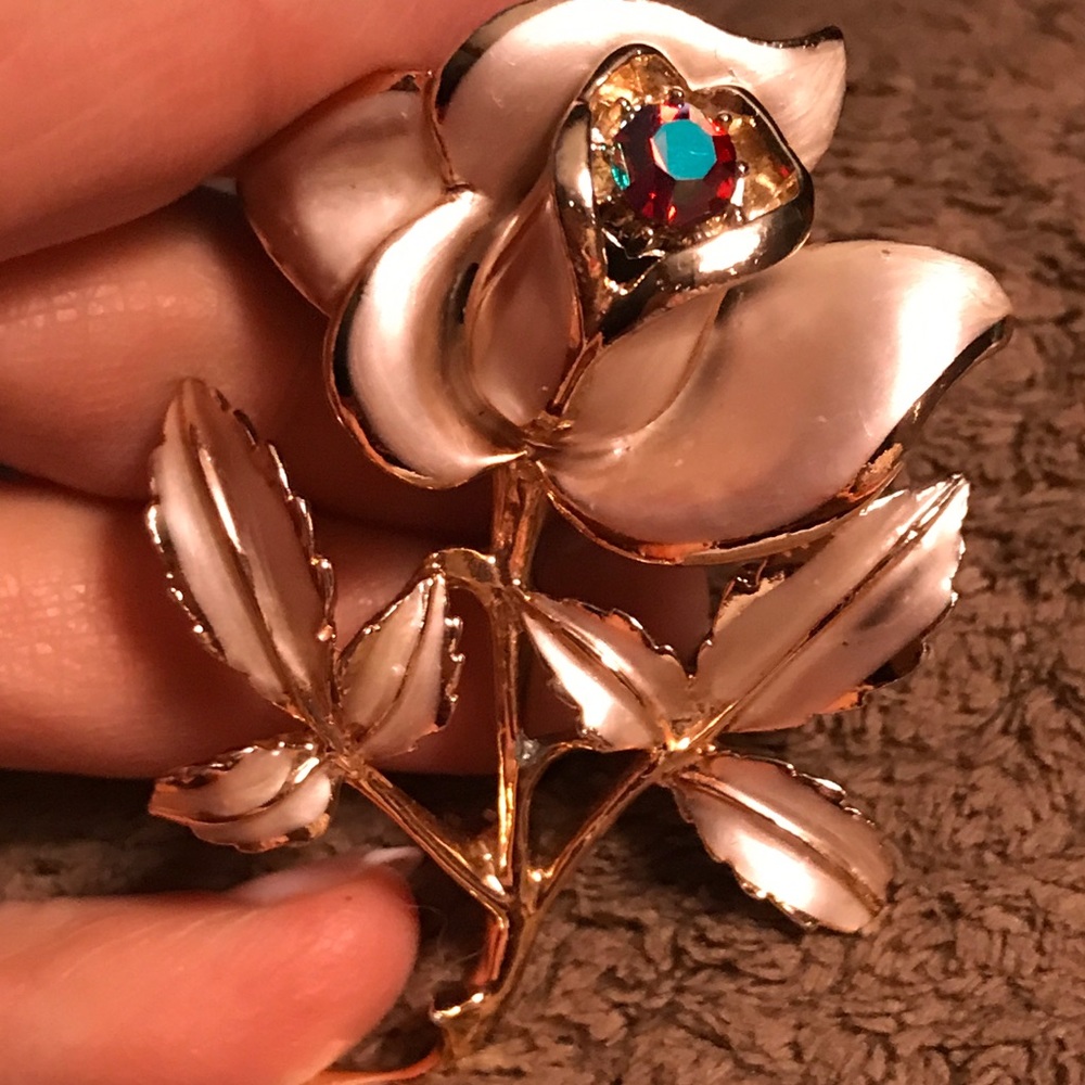 Florenza 3-Dimensional Enameled Rhinestone Rose