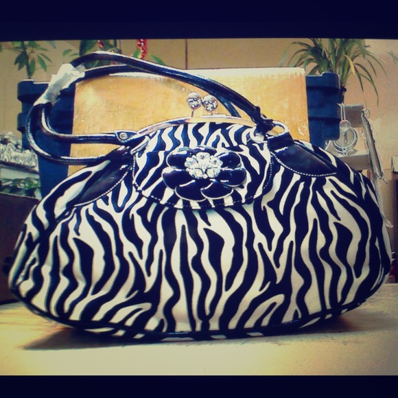 Adorable handbag (: