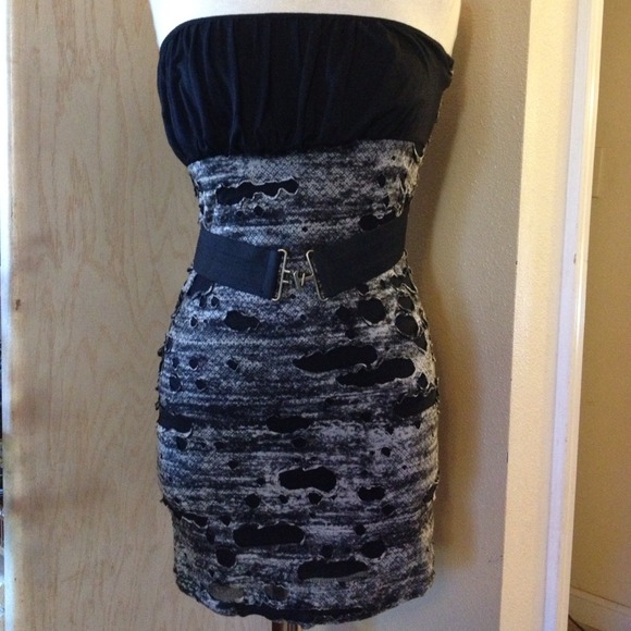 Strapless Belted Two Tone Slashed Dress - Picture 2 of 3