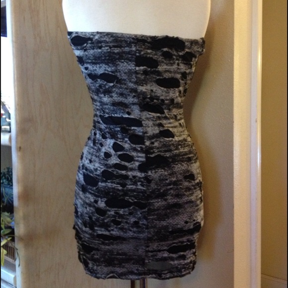 Strapless Belted Two Tone Slashed Dress - Picture 3 of 3