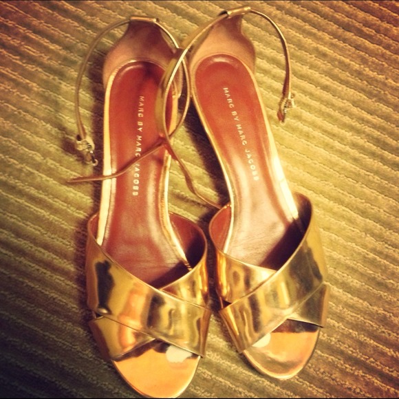 MbMJ Golden Sandals