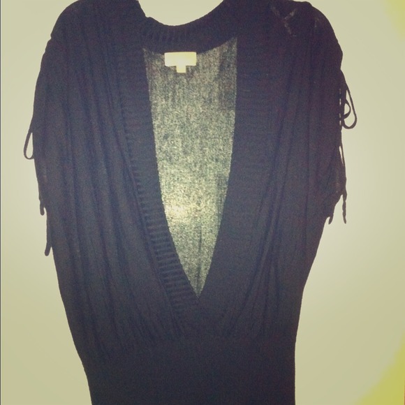 Deep v black shirt.