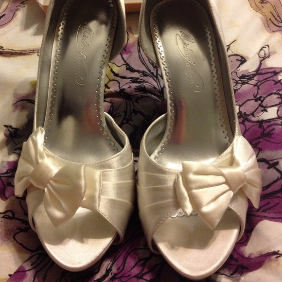 🚫Reserved🚫 David's Bridal shoes