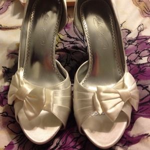 🚫Reserved🚫 David's Bridal shoes