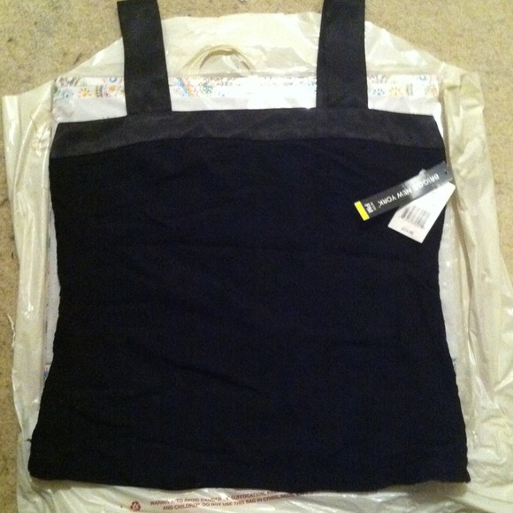 Briggs New York fancy lace and satin top