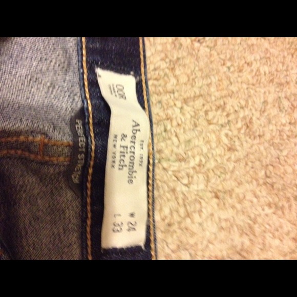 Dark denim abercrombie and Fitch jeans - Picture 3 of 3
