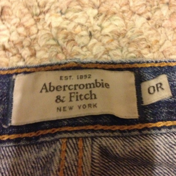 Light wash A&F jeans - Picture 2 of 3