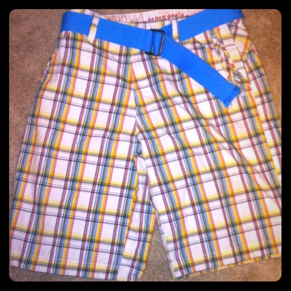 Pink yellow blue plaid shorts blue belt size 34