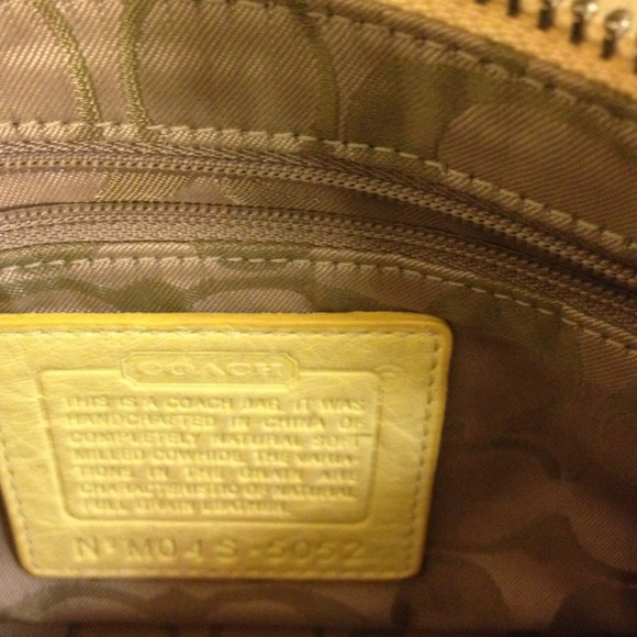 Authentic Coach handbag!!! - Picture 2 of 4