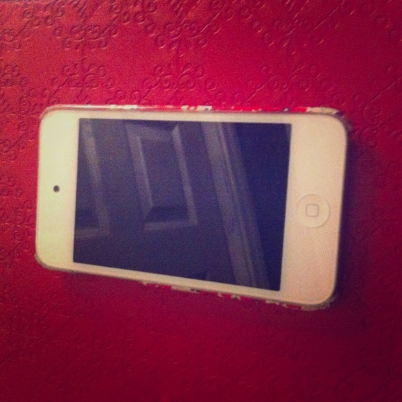 🔅REDUCED, AGAIN🔅 iPod Touch 4th Gen