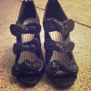 Triple bow peep toe heels