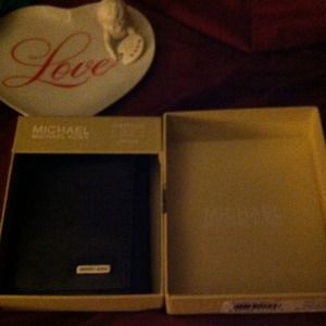 New!! Michael Kors 💯% authentic men's wallet👌