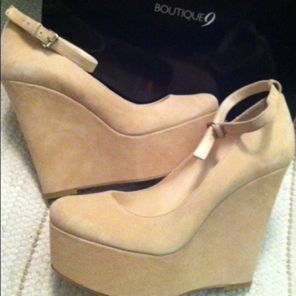 BOUTIQUE9 nude platform wedge/ ankle strap - Picture 2 of 4