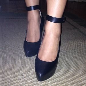 Zara Shoes - Zara wedge!! Zara Shoes - Zara wedge!!