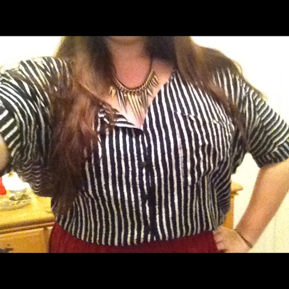 ✋SOLD✋ Black & white striped crop button up