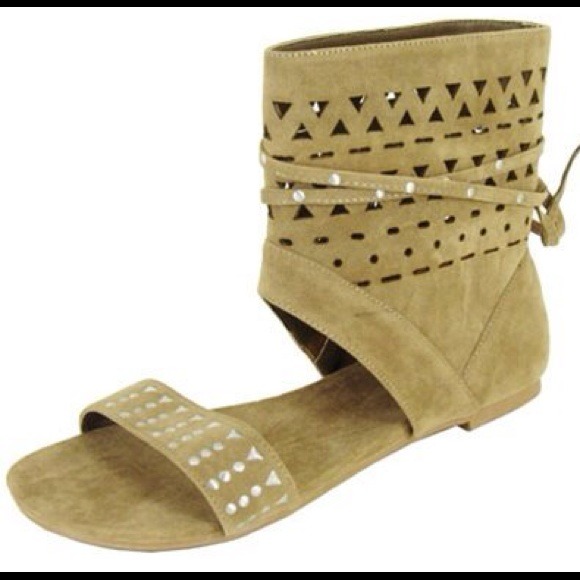 Qupid Hirani-13 Taupe Ankle Cuff Flat Sandal