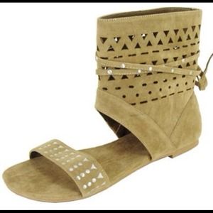 Qupid Hirani-13 Taupe Ankle Cuff Flat Sandal