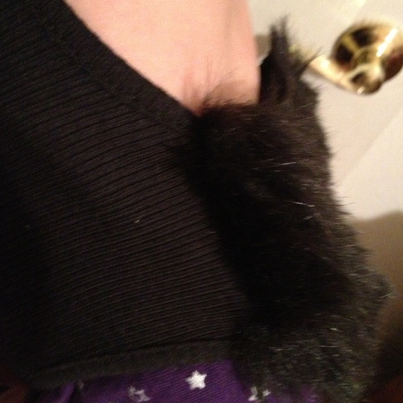 SOLD-SOLD-NEW girls fur vest,black. Small (Disney) - Picture 3 of 4