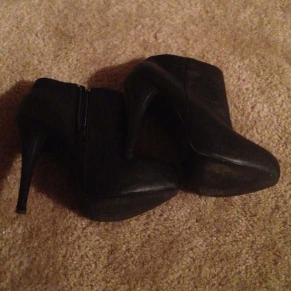 Just Fab black bootie heels - Picture 3 of 4