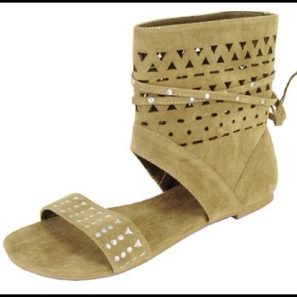 Qupid Hirani-13 Taupe Ankle Cuff Flat Sandal