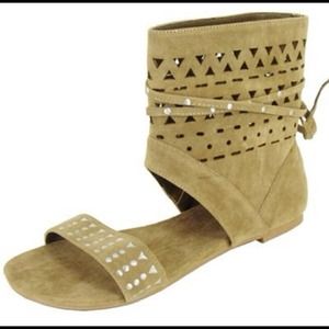 Qupid Hirani-13 Taupe Ankle Cuff Flat Sandal