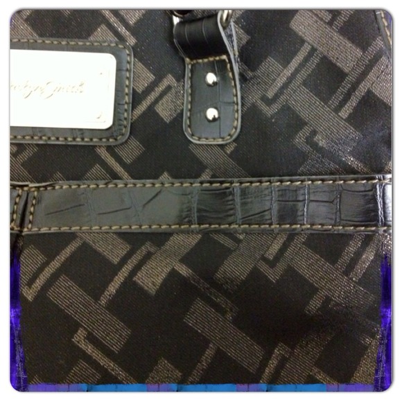 💢SOLD💢Great handbag, lots of room. - Picture 2 of 4